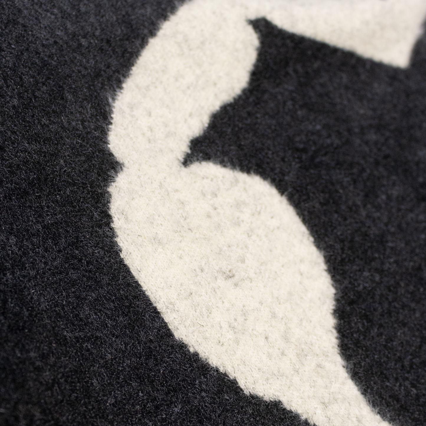 THE ´´M´´ KNITTED SWEATER