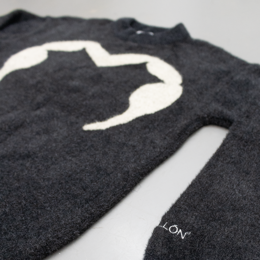 THE ´´M´´ KNITTED SWEATER